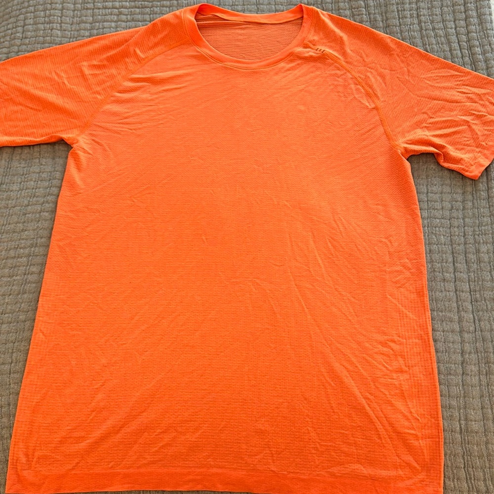 Lululemon men’s metal vent tech shirt